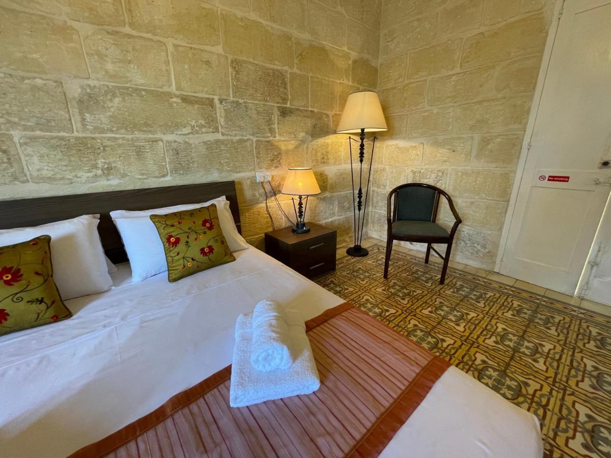 Hôtel Penelope Townhouse à Ghajn il-Kbira  Extérieur photo